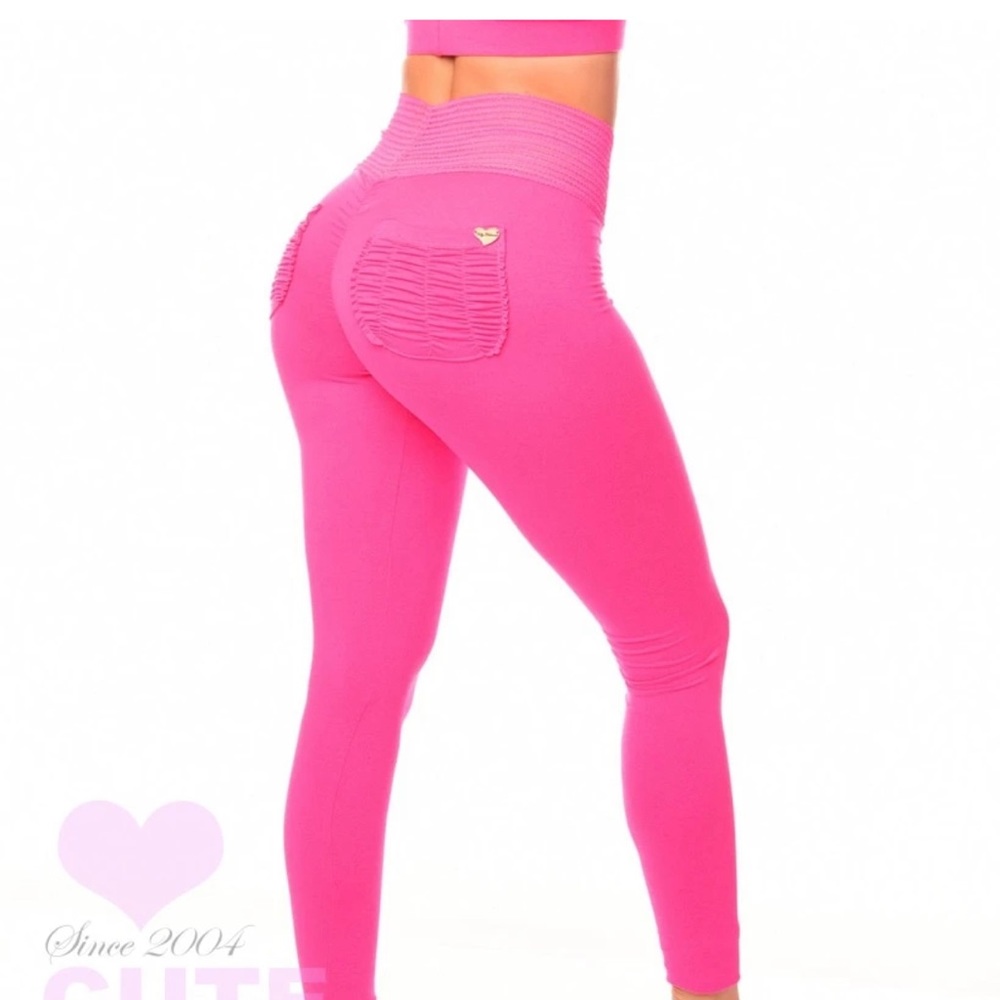 Cute booty red  scrunch booty legging